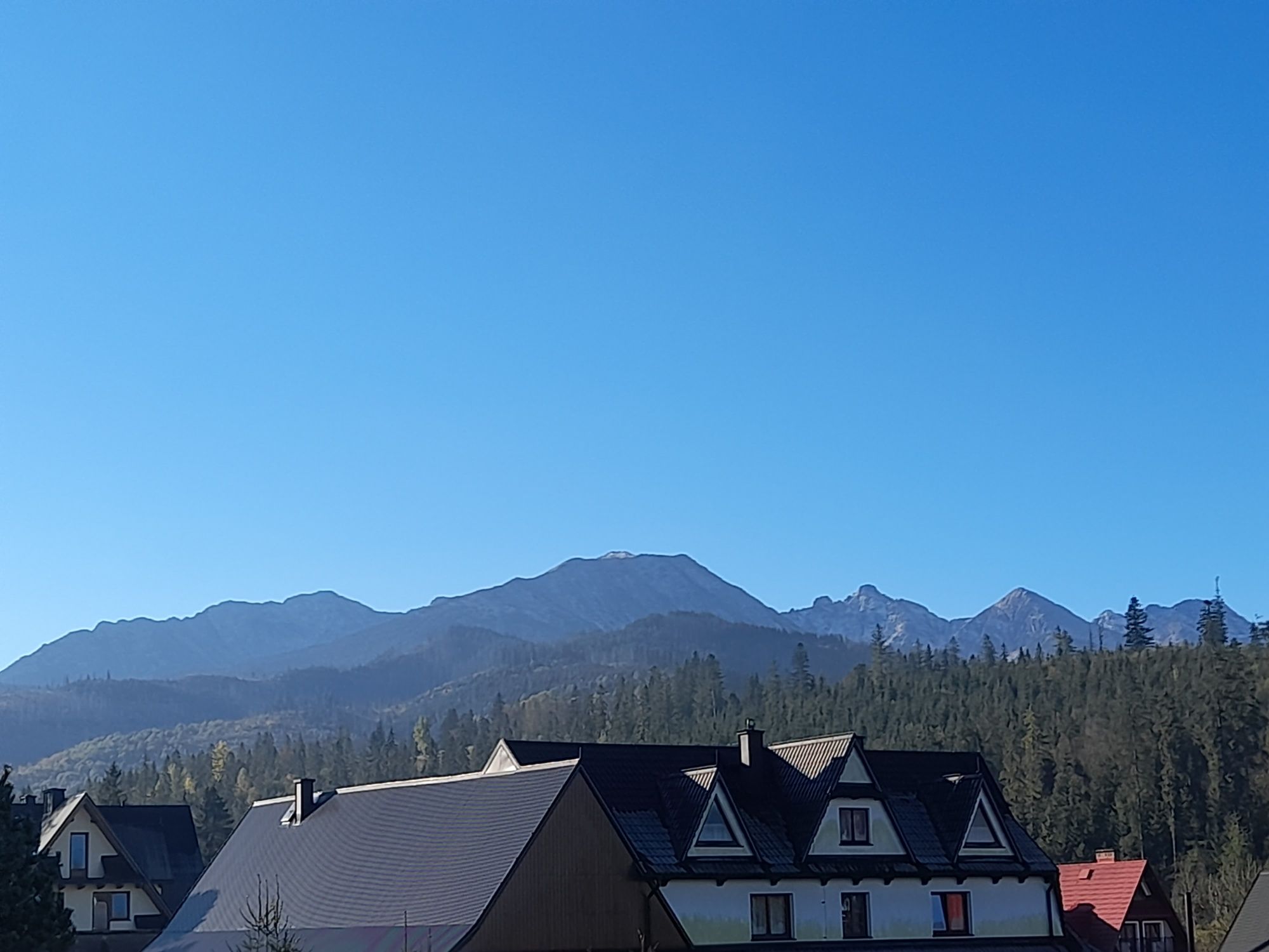 Domki nad Borem z widokiem na góry