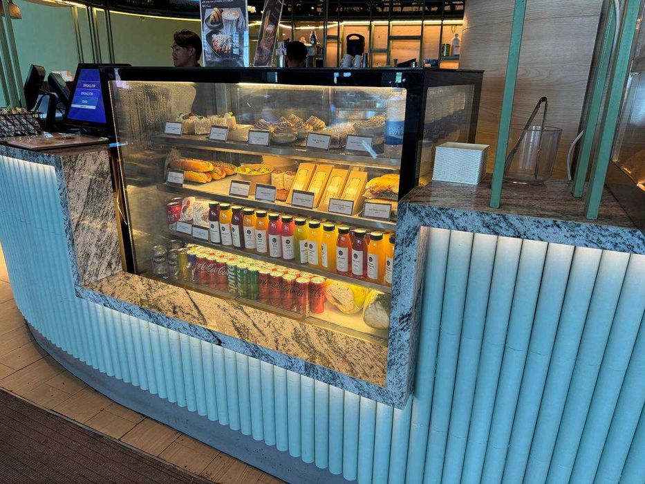 Холодильна вітрина,кондитерська вітрина,холодильник кондитерский,куб