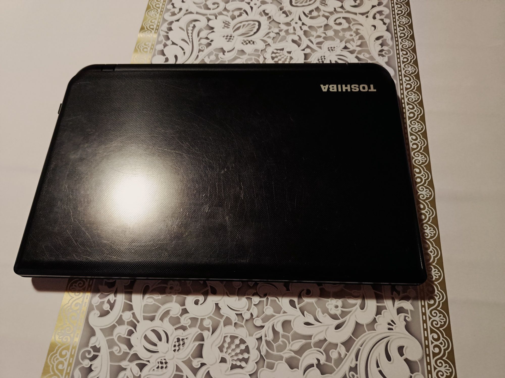 Ноутбук Toshiba  15'6 дюйма