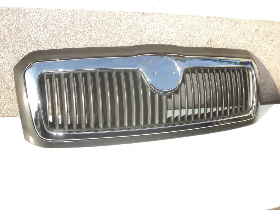 atrapa grill skoda octavia I model 2001 plus znak