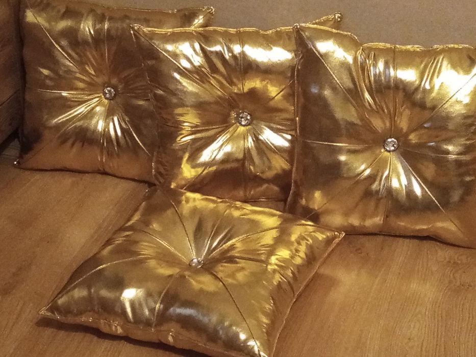 Złote poduszki Glamour