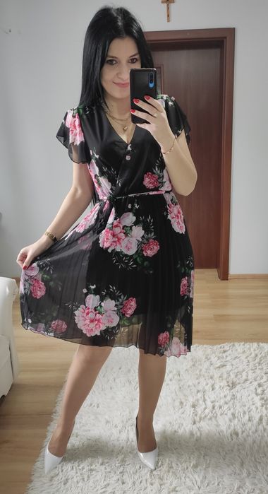 Sukienka krótka w kwiaty plisowany dół