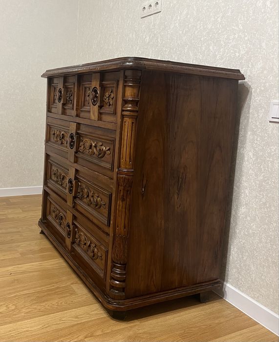 Дерев’яний комод ручної роботи, антикварний стиль