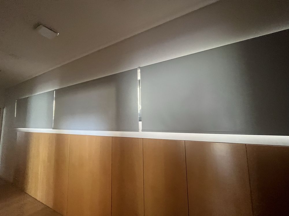 Vendo 3 estores interiores de rolo blackout