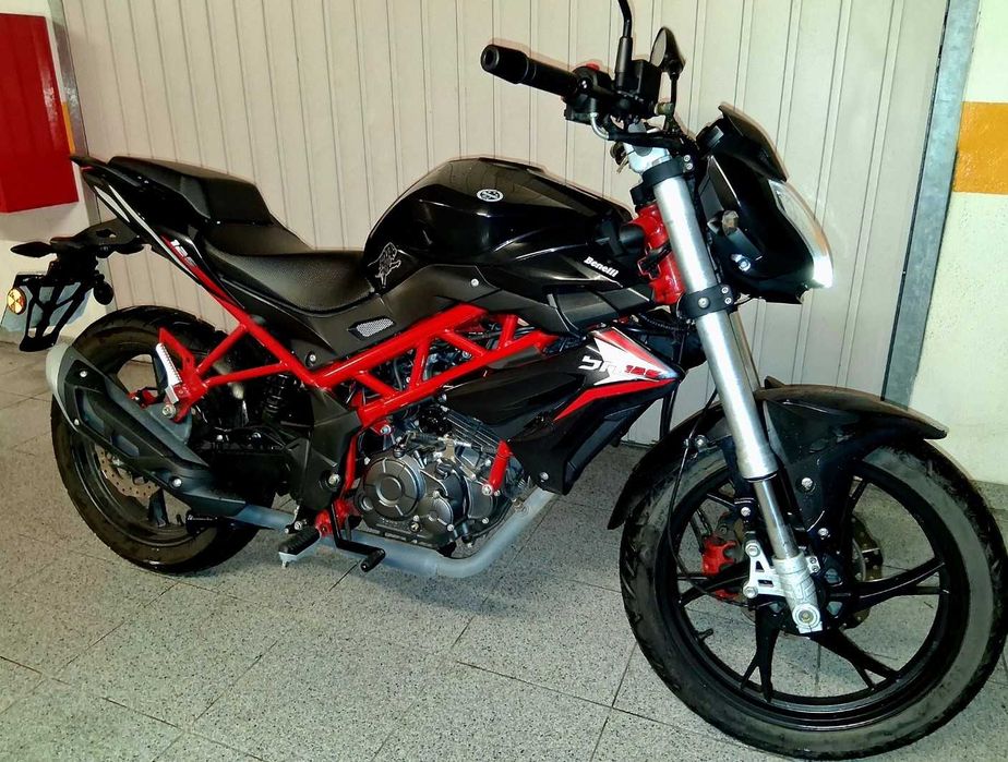 Benelli BN 125 de 2019 em excelentes condições como nova.