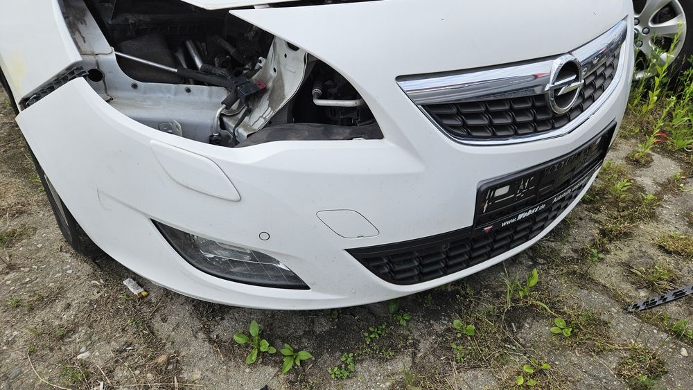 Zderzak Y40R przód przedni opel astra j IV 4 czujniki spryskiwacze
