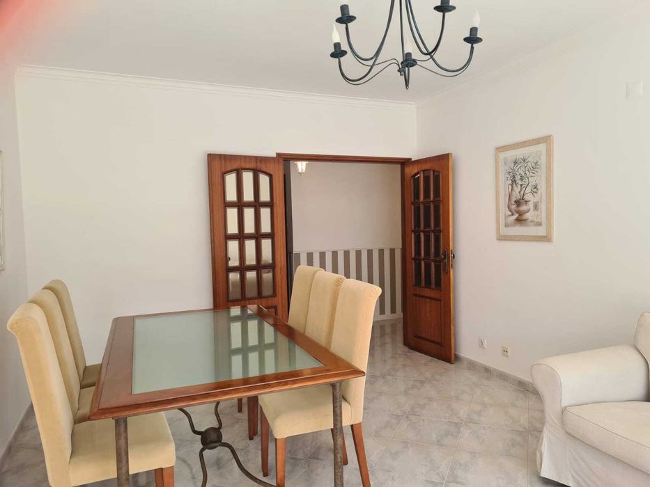 Mesa e 6 cadeiras pele pêssego