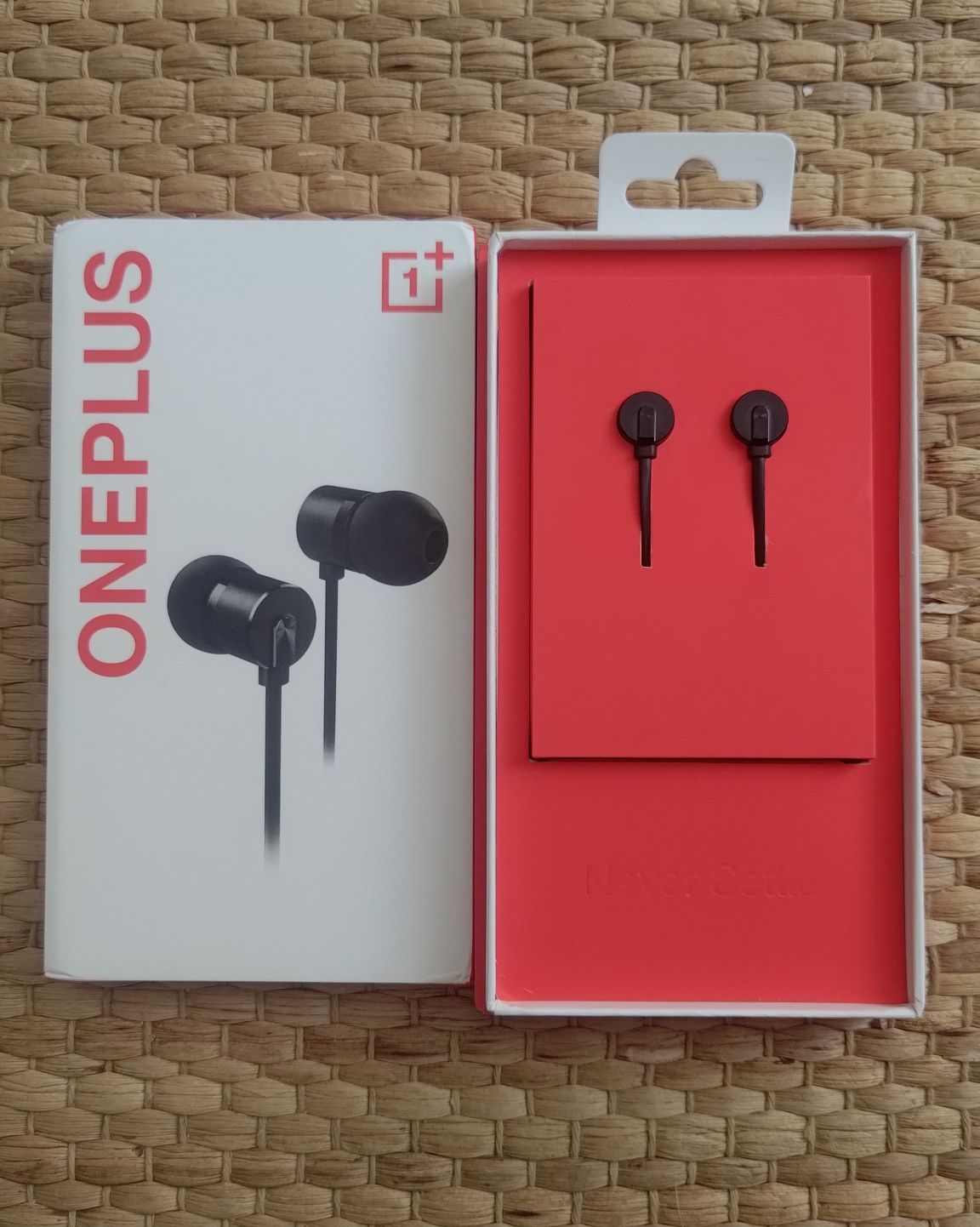 OnePlus 6T Midnight Black 8/128 + OnePlus Bullets + gratisy