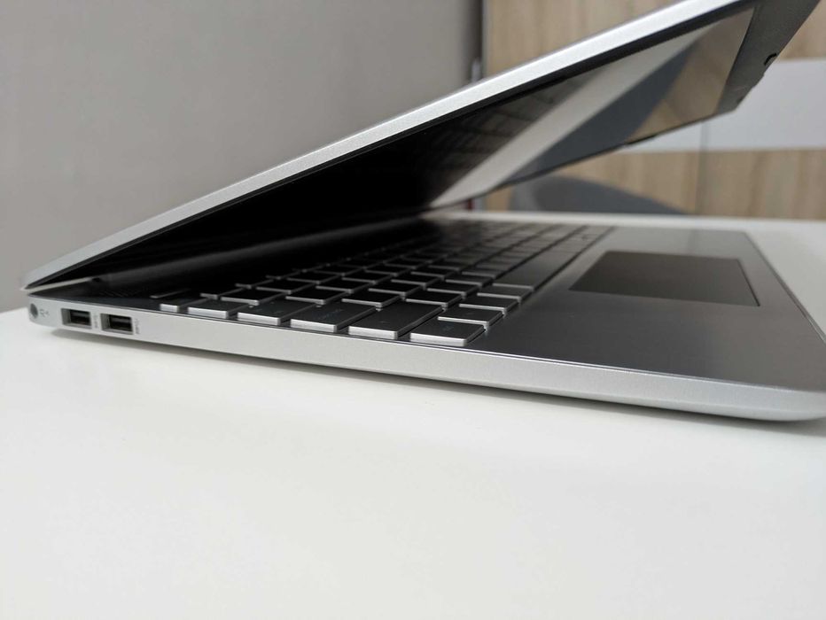 Laptop Ultrabook FHD Jak Nowy Bateria 8h Win 11 16GB DDR4 USB-C SSD