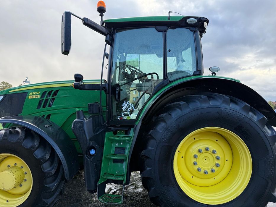John Deere 6215R