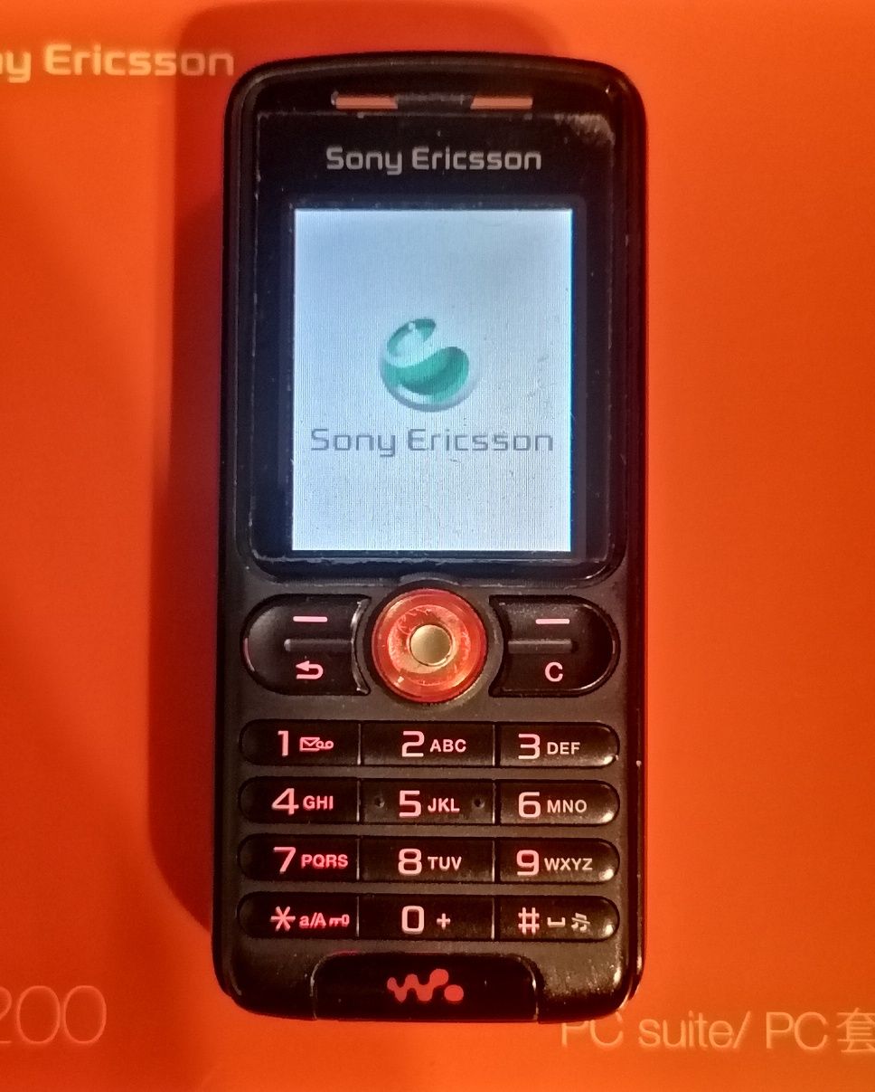 Nowy Sony Ericsson W200 pełen komplet plus głośnik MPS-30.