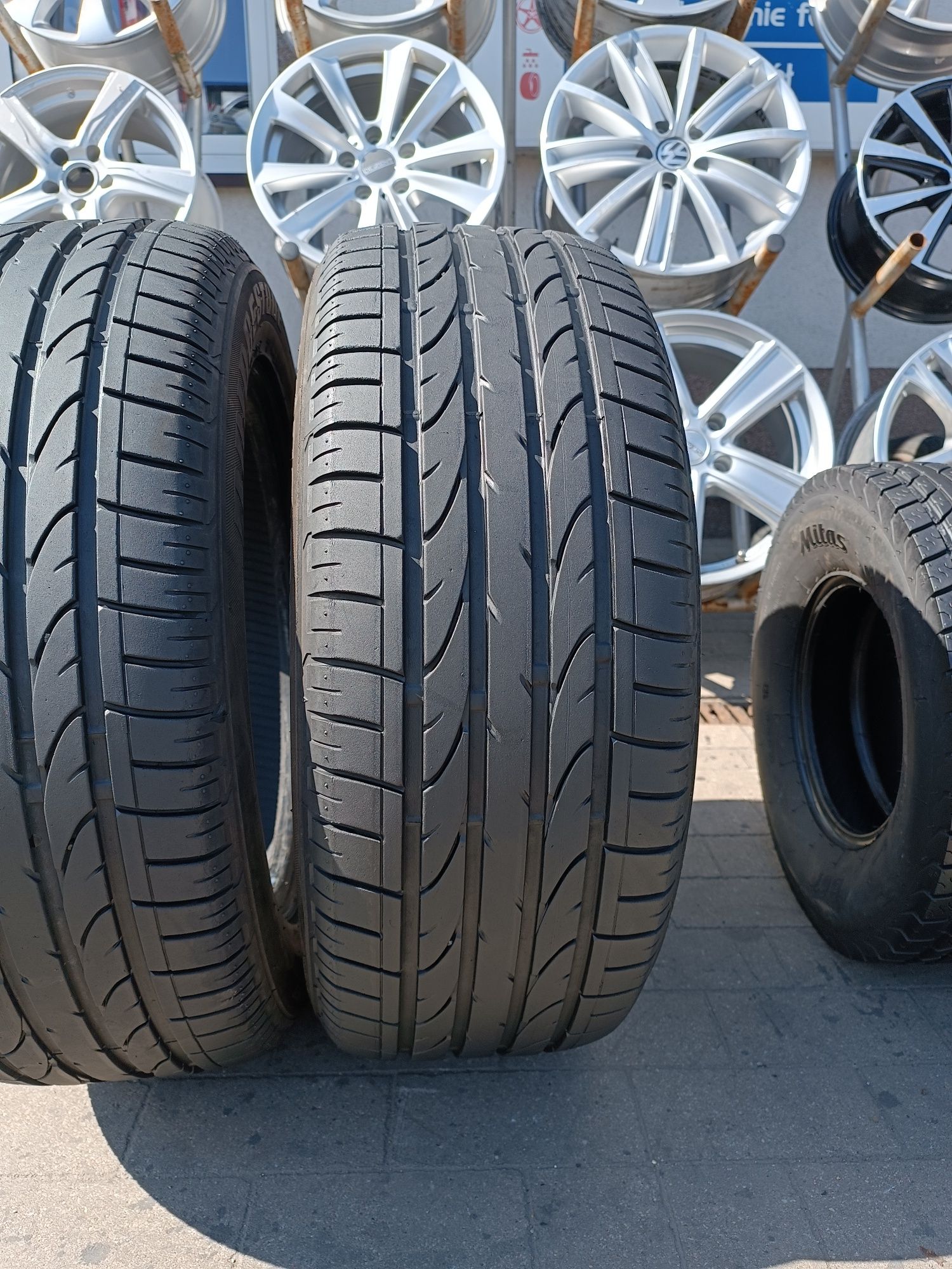 235/55R17 Bridgestone Dueler H/P Sport 99 V