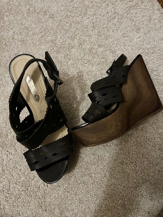 Sapatos de cunha semi-novos