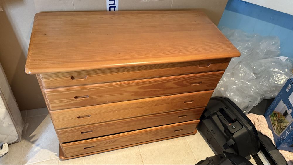 Cómoda madeira pinho