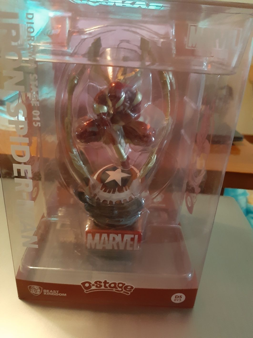 Mini estatua iron spiderman