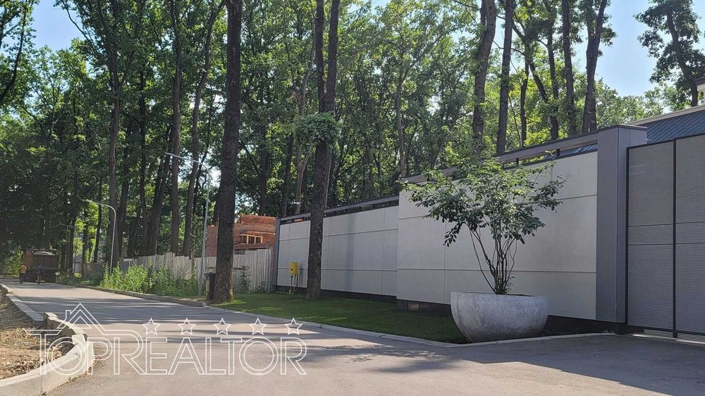 Продам участок  15 соток в коттеджном посёлке Роял Клаб лесопарк