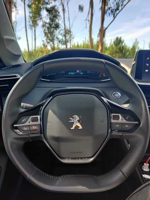 Peugeot e-208 136cv 2022.06 c/IVA