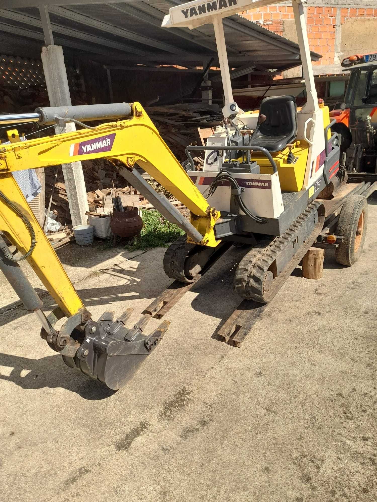 Mini Giratória YANMAR B17