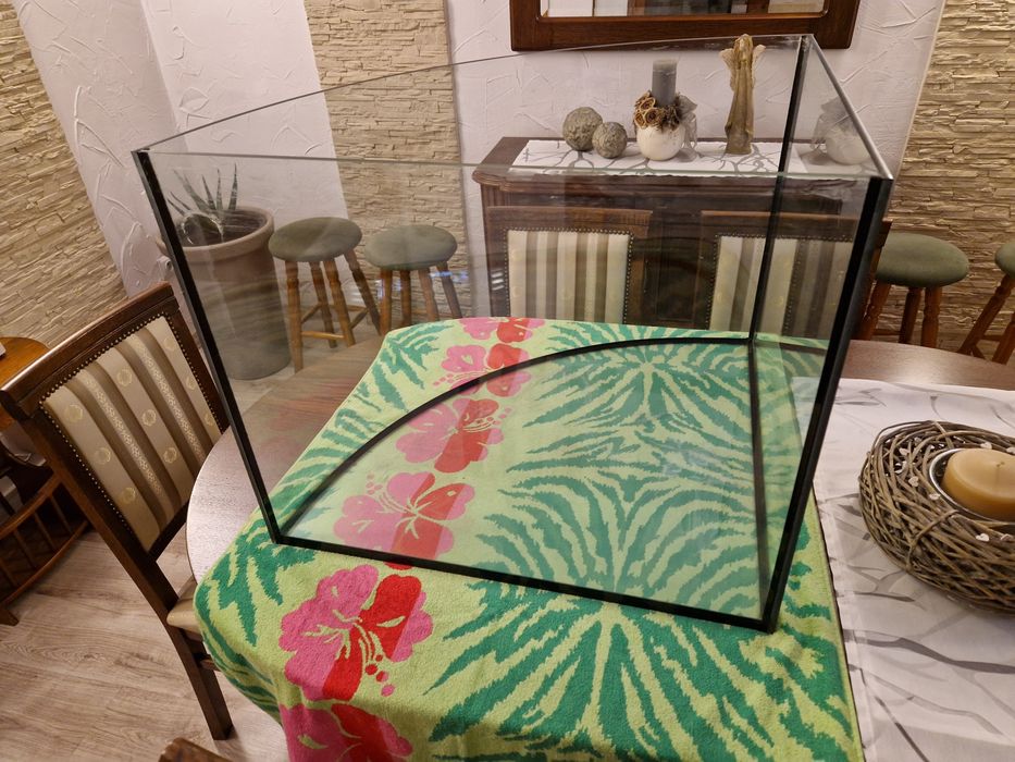 Akwarium  narożne  210l