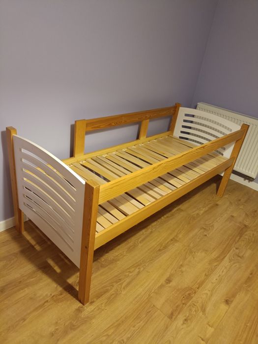 Łóżko dla dziecka drewniane