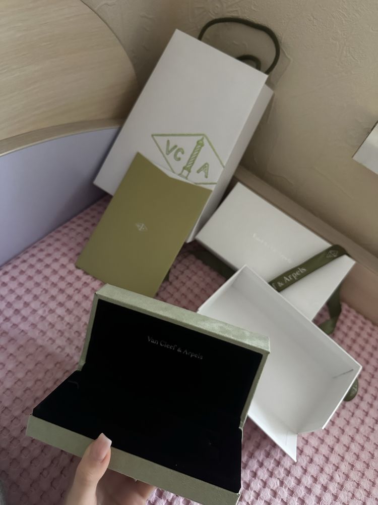 Коробка под брасле + пакет Van Cleef & Arpels