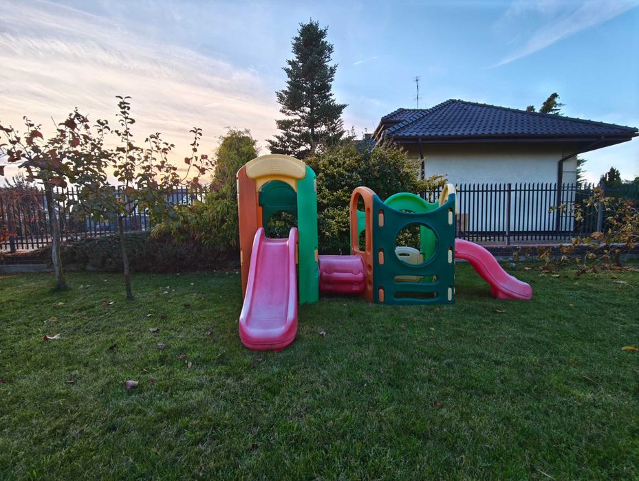 Używany plac zabaw z 2 zjeżdżaniami i tunelem Little tikes 8 w 1