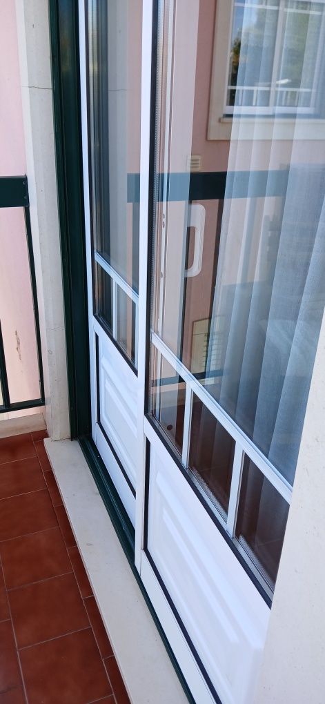 Janela correr vidro duplo lacado branco +aro verde