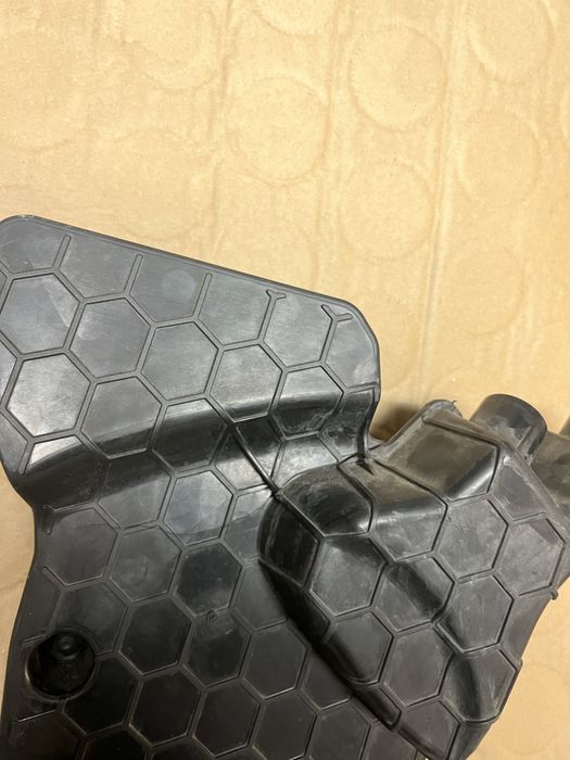 Osłona silnika Rezonator powietrza w205 w213 c klasa A654