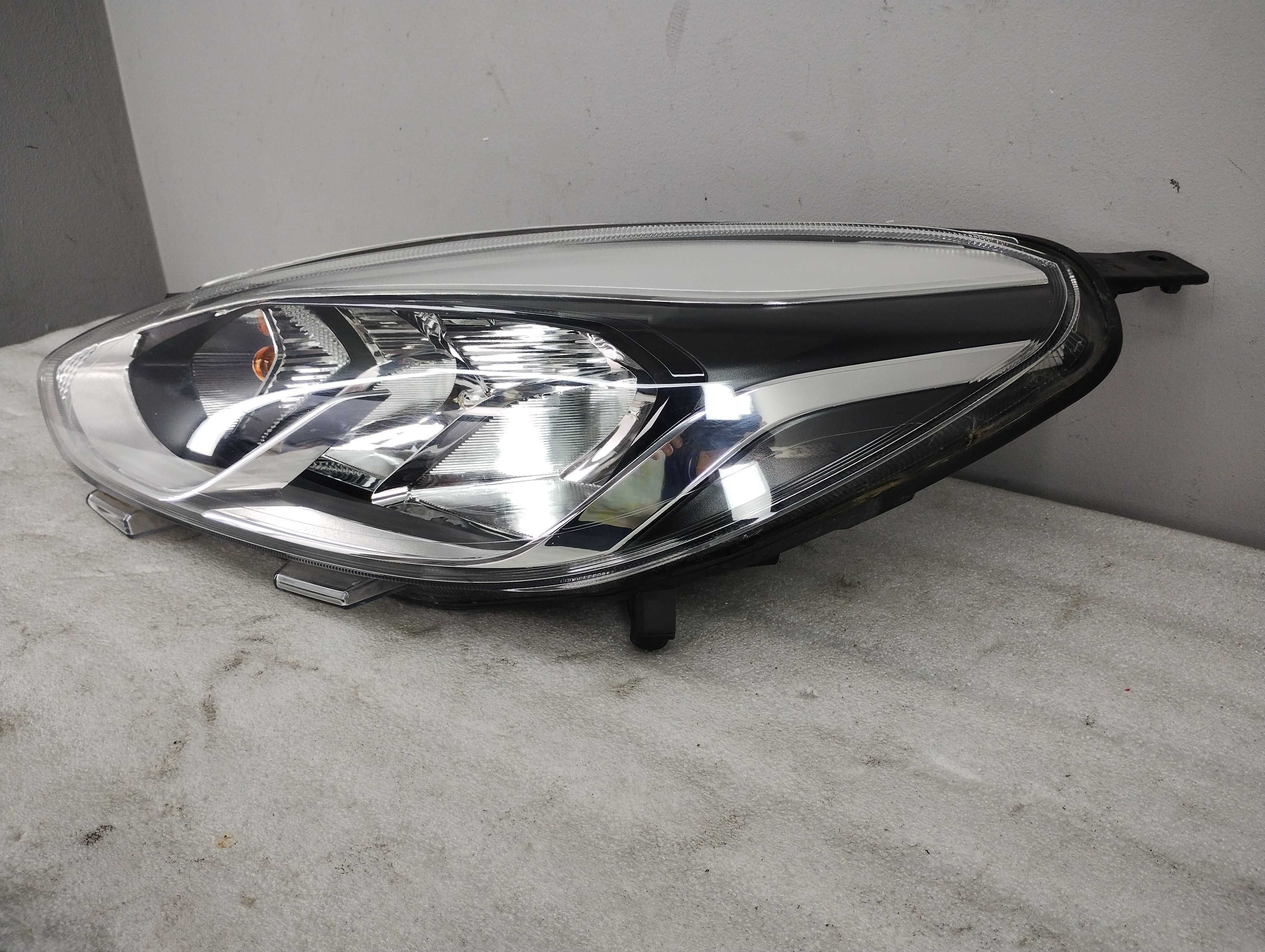Lampa Reflektor Lewy Ford Fiesta MK8