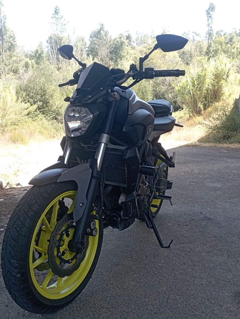 Yamaha MT 07 Night Fluo
