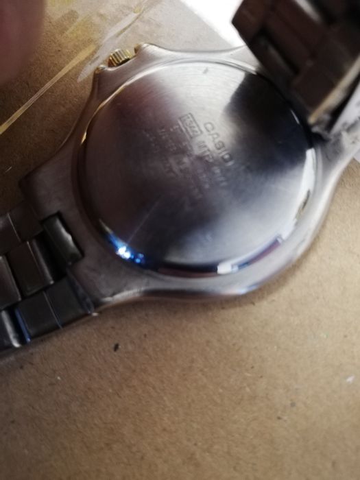 Zegarek Casio. Metalowa bransoleta