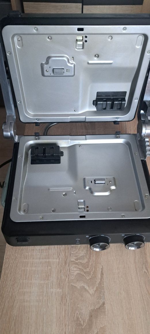 Grill elektryczny GOTZE & JENSEN GL802X