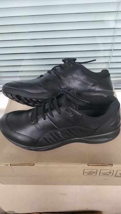 Кросівки ессо Шкіряні