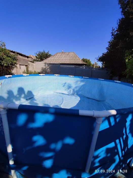 Продам басейн на 16 кубів