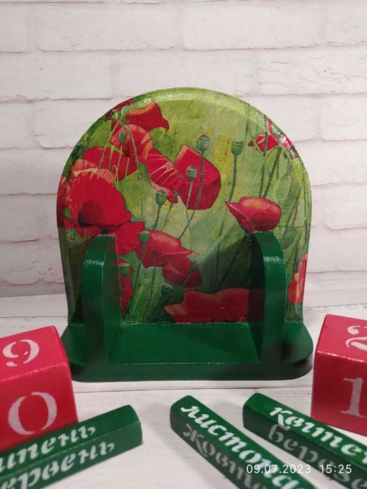 Дерев'яний вічний календар у техніці декупаж