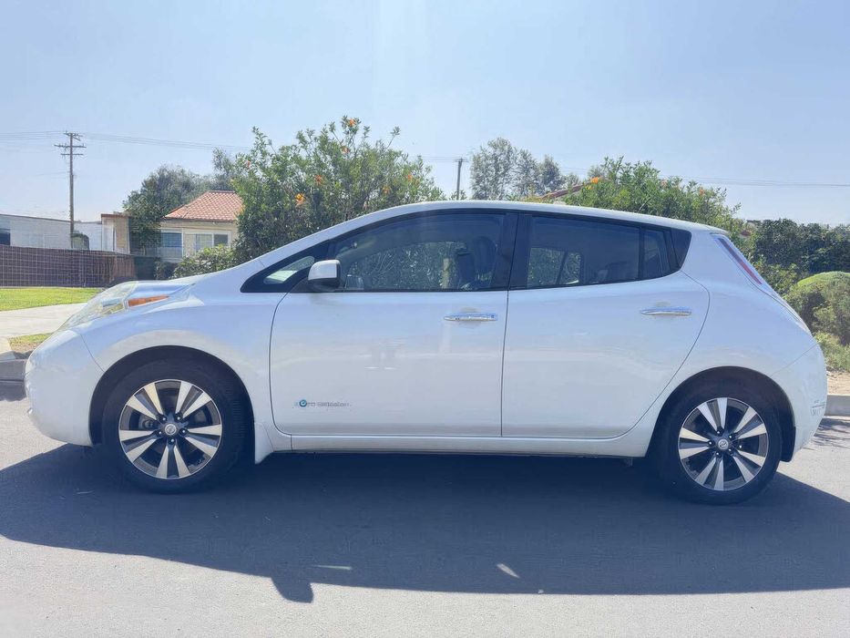 Nissan LEAF SL      2015