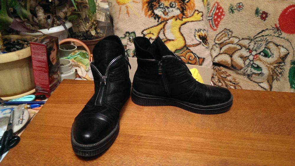 Женские стильные кожаные ботинки с молниями 38р. в отличном состоянии