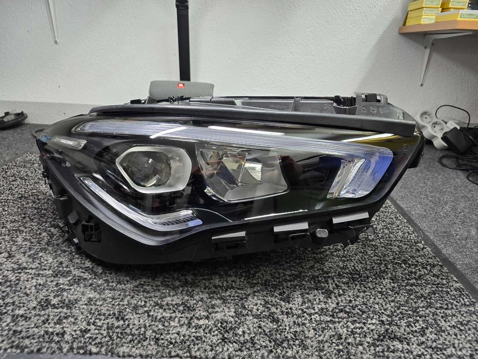 Farol Mercedes CLA w118