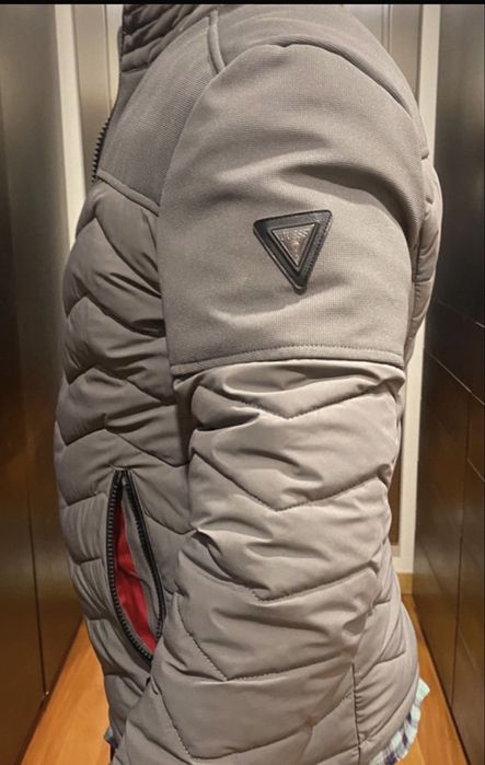 Blusão Guess Alcochoado e relente à àgua tamanho S