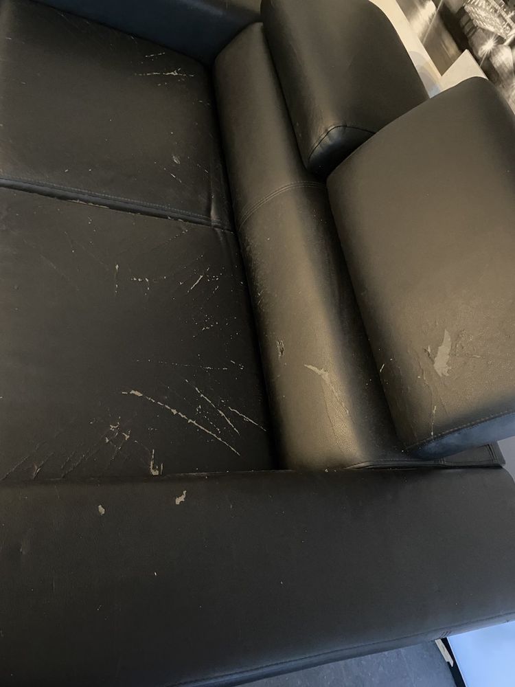 Czarna sofa uzywana