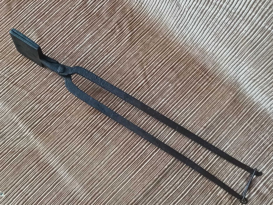 Zabytkowe urządzenie do wypieku opłatków - gofrów.