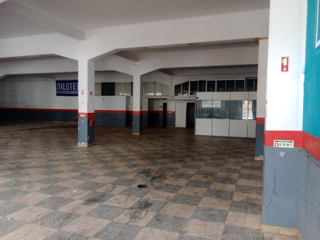 Vende Armazém / pavilhão Industrial/ garagem oficina