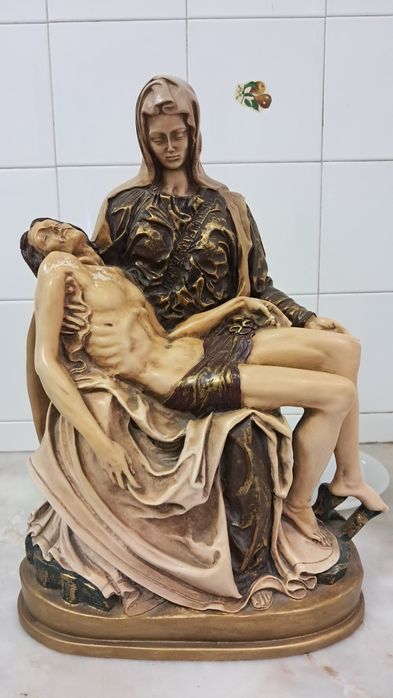 Representação em marfinite de Pietà