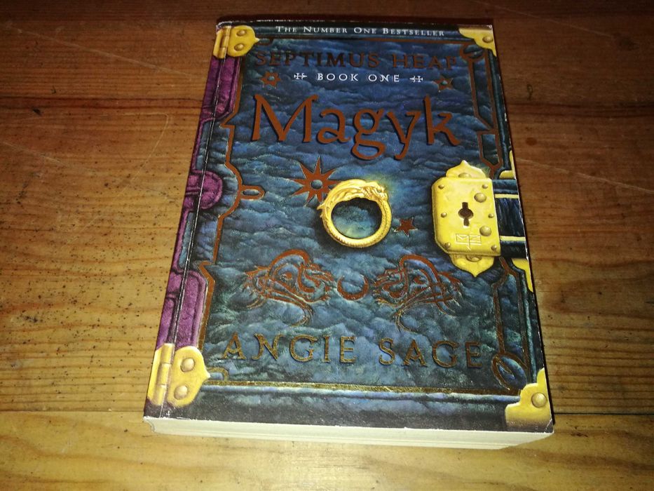 Magyk (Septimus Heap) por Angie Sage - Book One.(INGLÊS)