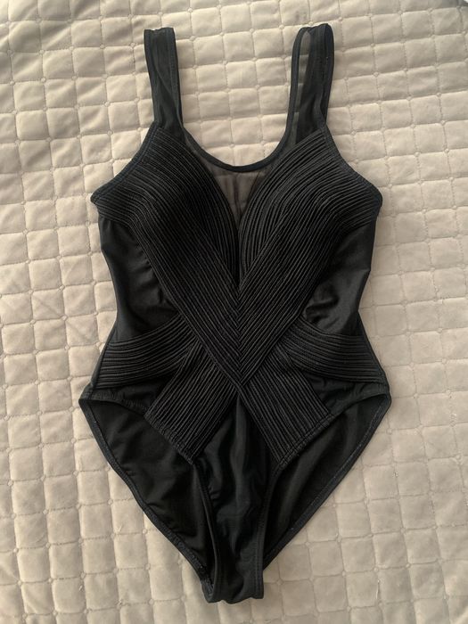 Суцільний купальник