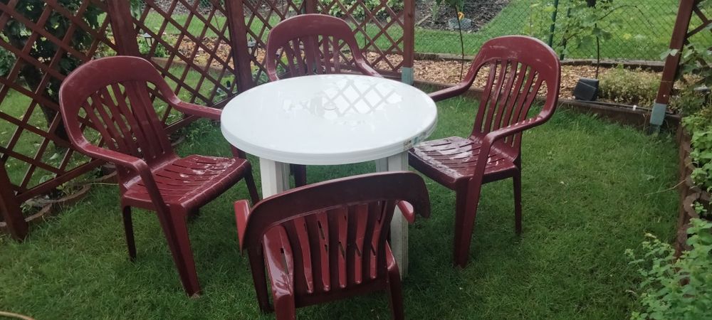 Zestaw ogrodowy stół plus 4 krzesła