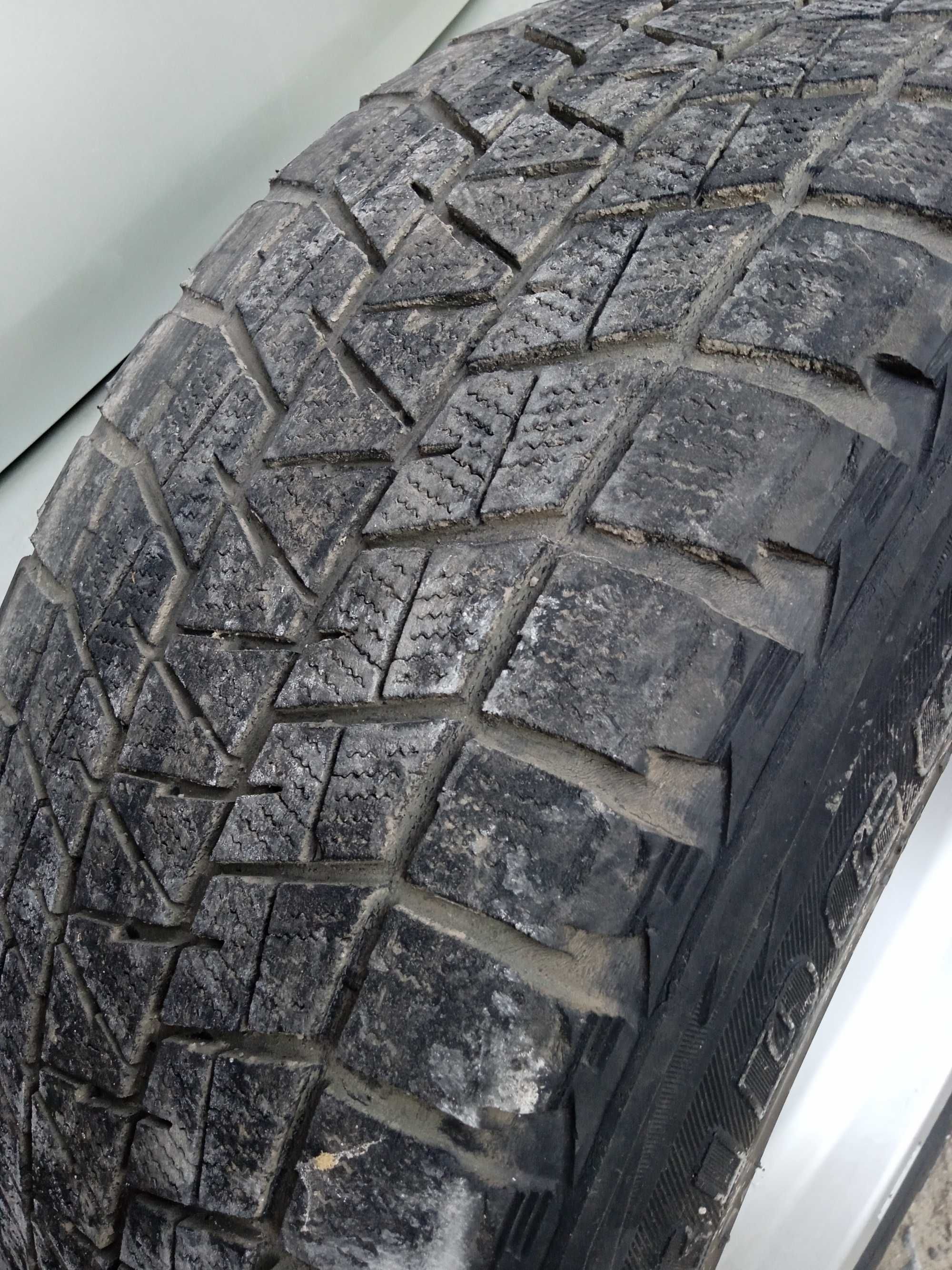 Bridgestone blizzak dm-v1 265x50 R20 пара