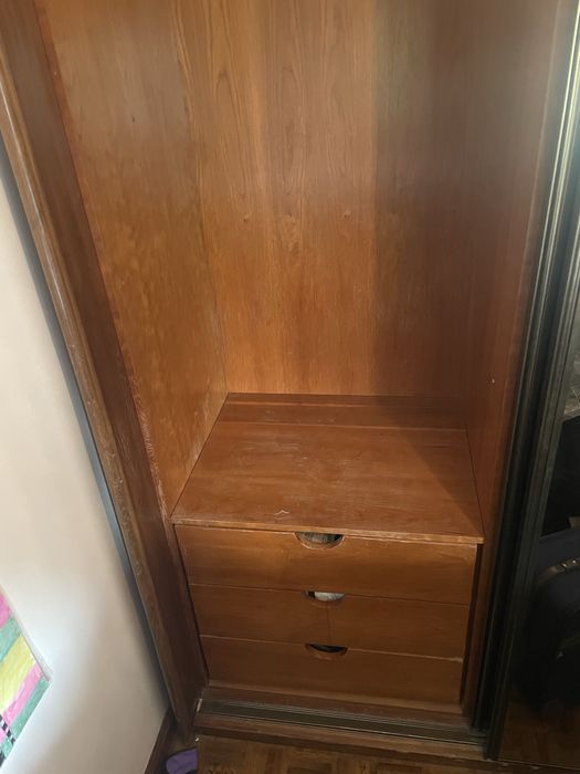 Roupeiro de quarto em madeira maciça