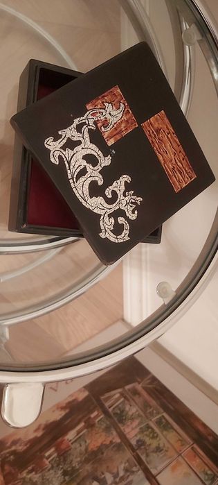 Kasetka z laki chińskiej