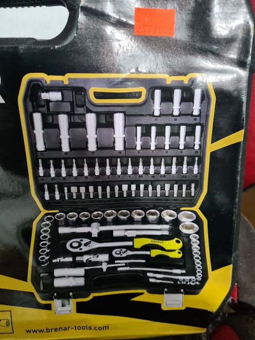 Nowy zestaw kluczy nasadowych mechanik